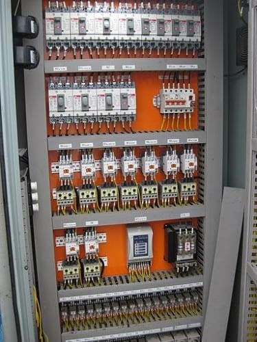 Thi công lắp đặt tủ điều khiển