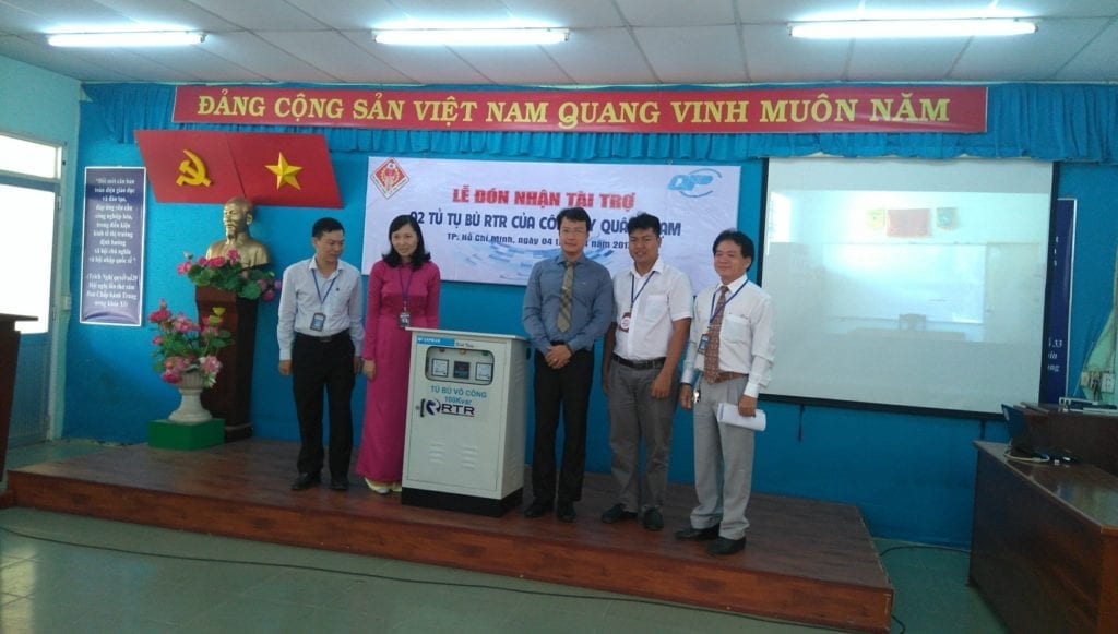 BUỔI LỄ TRAO TẶNG 02 TỦ TỤ BÙ CHO TRƯỜNG CĐ LÝ TỰ TRỌNG QUÂN PHẠM TẶNG 02 TỦ TỤ BÙ CHO TRƯỜNG CĐ LÝ TỰ TRỌNG