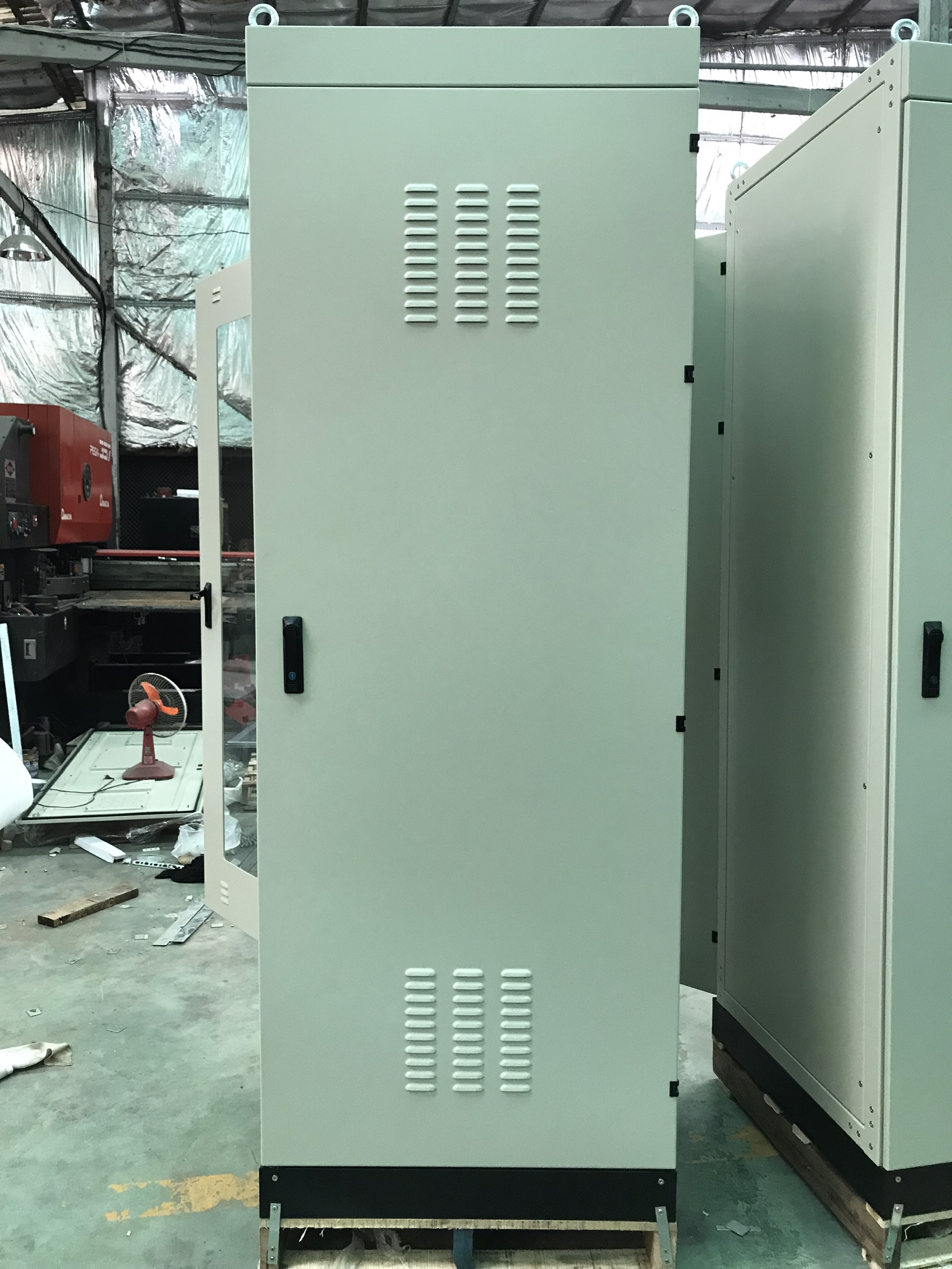 Vỏ tủ điều khiển bảo vệ 2200x800x800 tôn ZAM