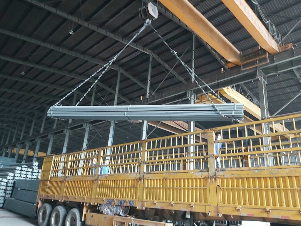 Đơn hàng 300 Tấn sắt