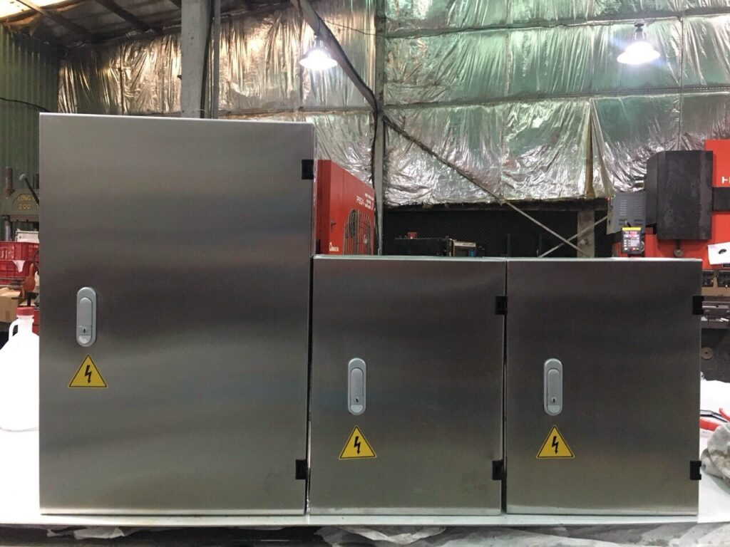 Vỏ tủ inox cỡ nhỏ có chân đế Vỏ tủ inox cỡ nhỏ có chân đế